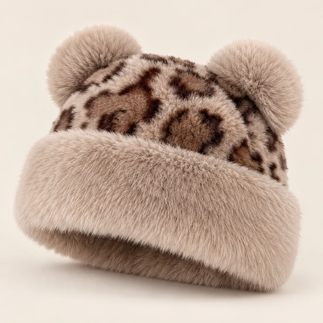 Bonnet léopard peluche à oreilles · vue de trois quarts