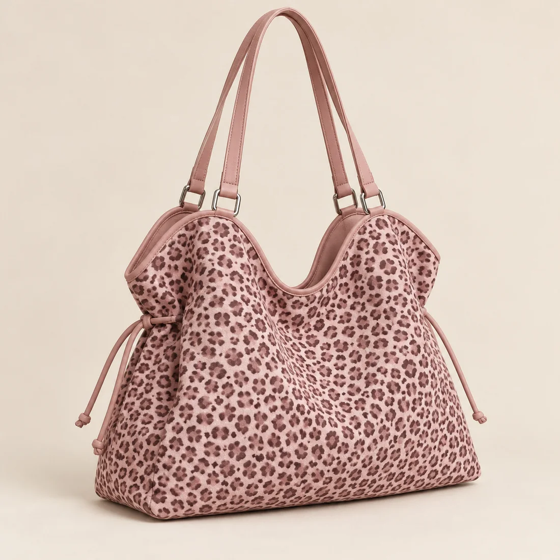 Sac léopard rose souple · vue de trois quarts